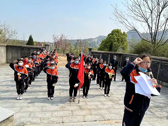 緬懷先烈志 紅色永傳承——江西廬山市峰德九年制學校清明節(jié)主題活動