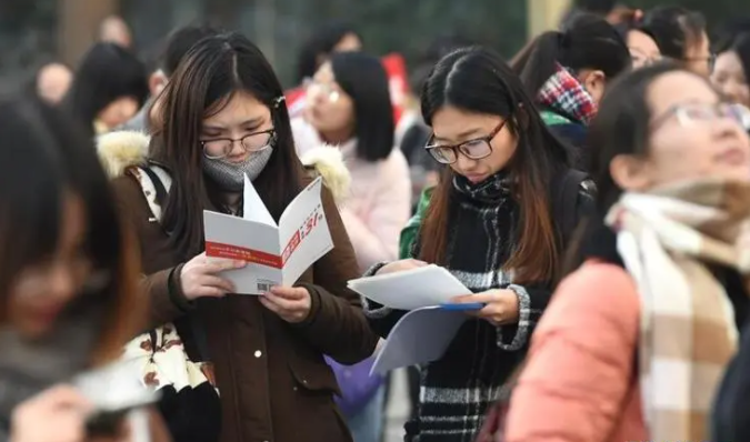 部分省考公務(wù)員招聘年齡放寬至40周歲 能否打破35歲門檻引熱議