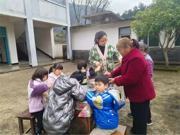 寧都縣肖田鄉(xiāng)朗際小學劉敏老師：學校在，我就在！